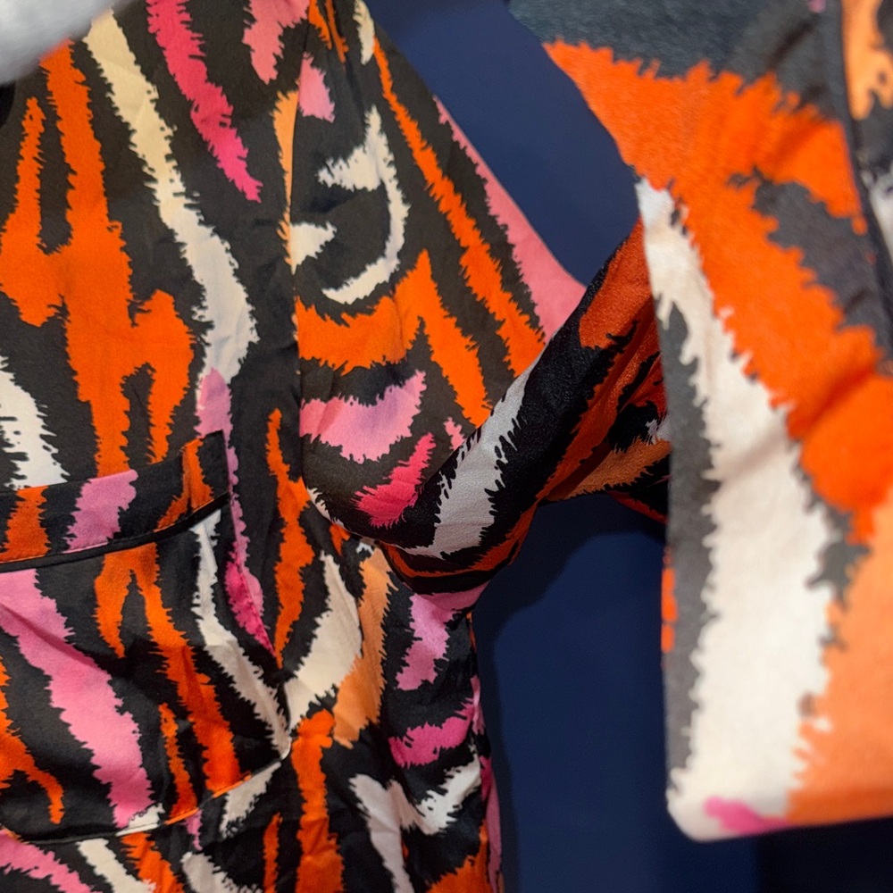 Diane Von Furstenberg- NWOT Satin Feel Zebra Print Blouse | Size Large - Picture 13 of 17